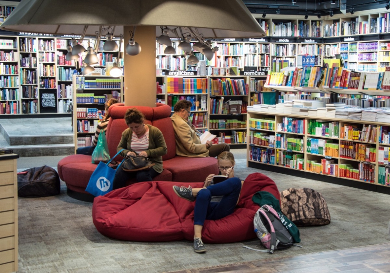 magasin-DALUIS-min_books_bookstore_book_reader_readers_reading_shop_sale_books-849006