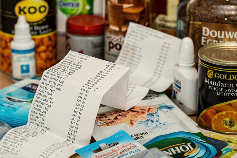 magasin-DALUIS-min_shopping_spending_till_slip_purchase_retail_shop_buy_customer-704023
